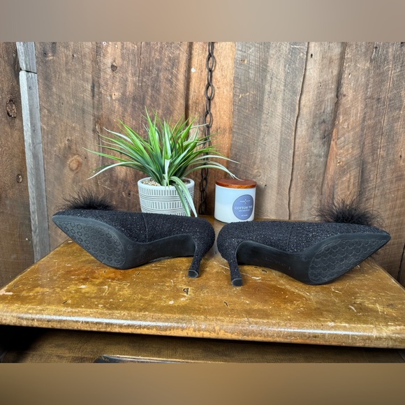 Kelly & Katie Black Heels with Feather Pom-Pom - Size 8 1/2 - Picture 5 of 10